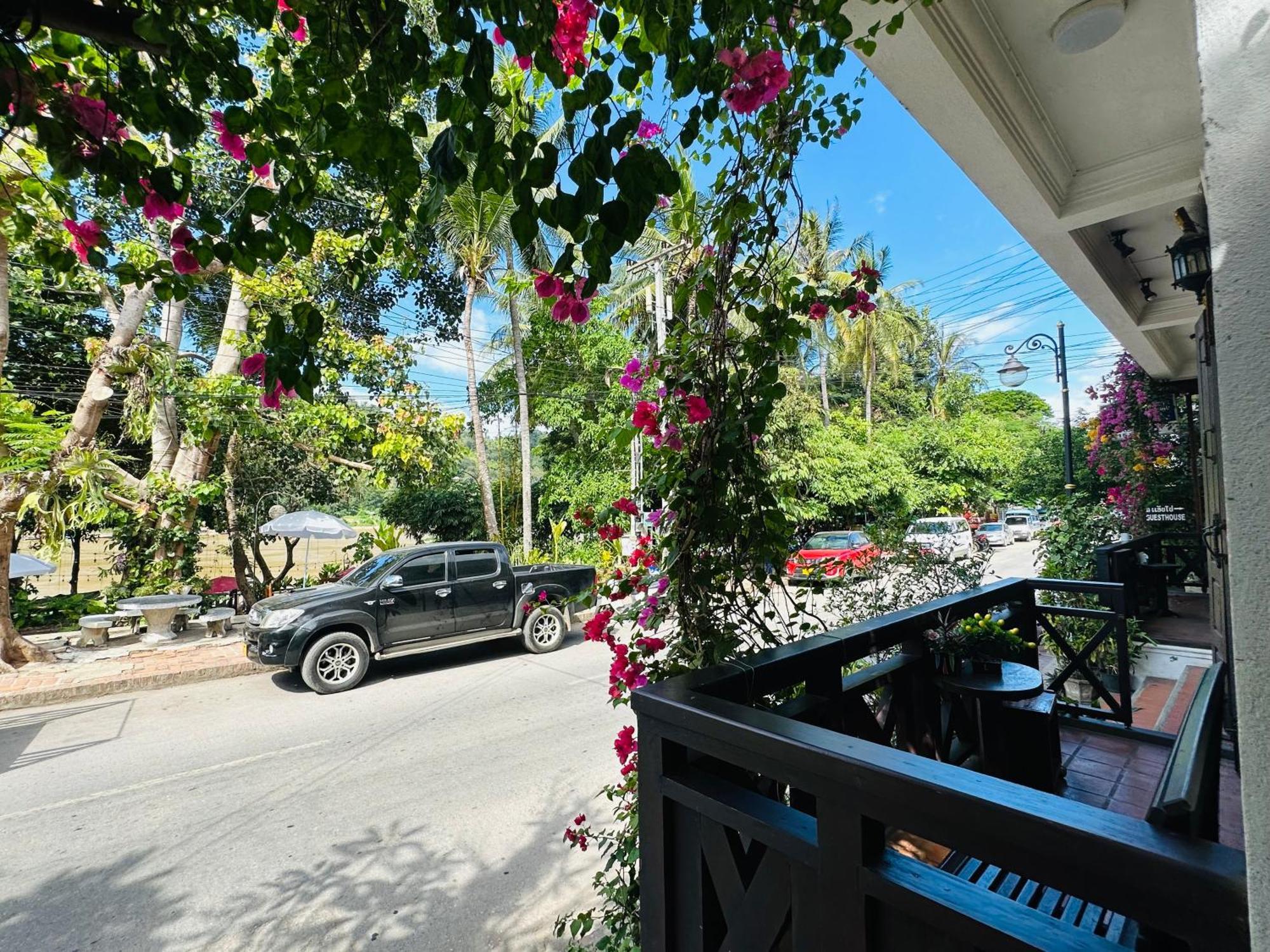 Anisa Mekong Riverside Villa Luang Prabang Esterno foto